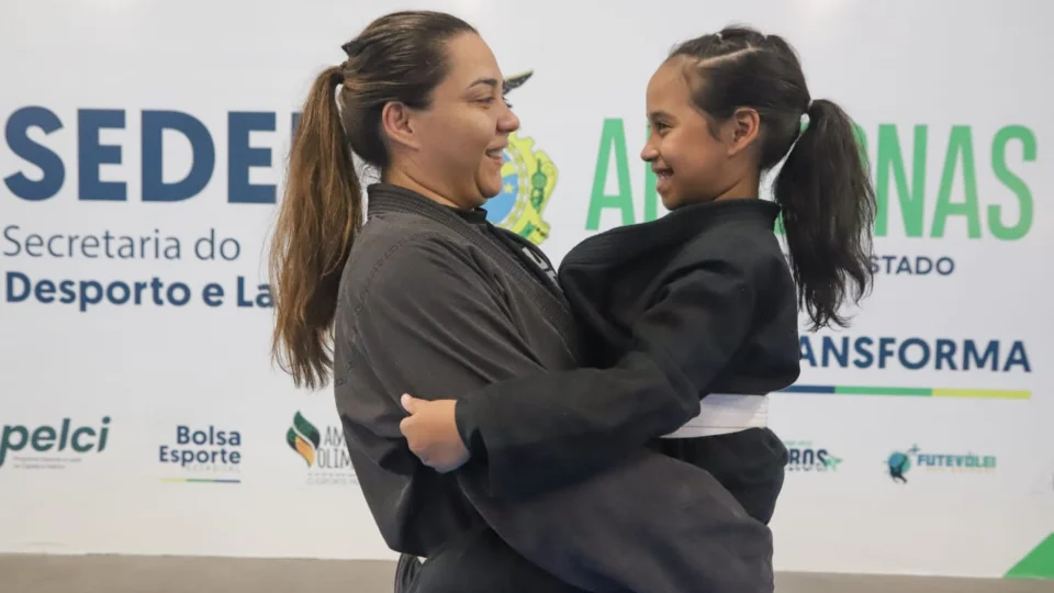 Mãe se torna atleta de jiu-jitsu e inspira filhos no caminho esporte