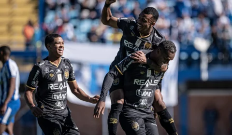 Amazonas sai na frente mas cede empate ao Avaí, em Santa Catarina