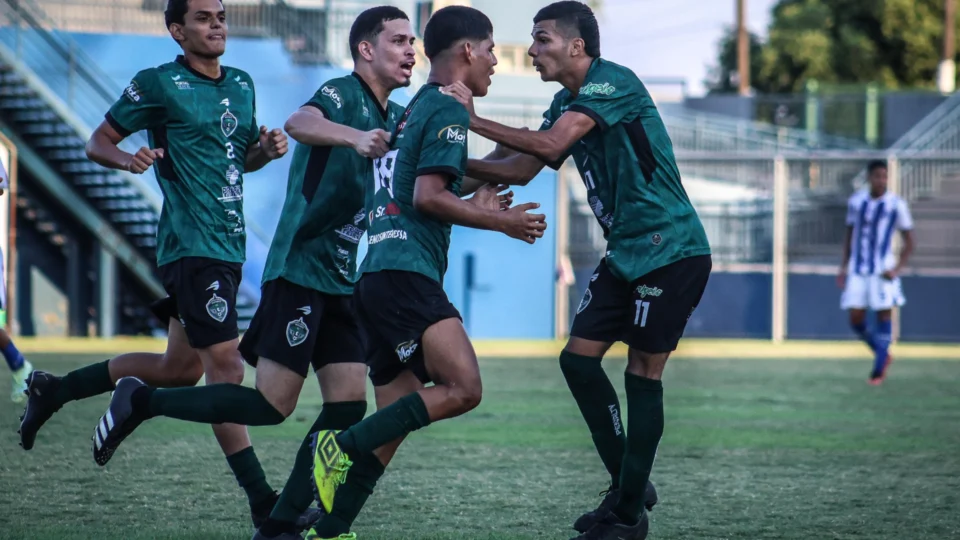 Manaus empata com Tufão no último minuto e salva o Nacional no Barezão