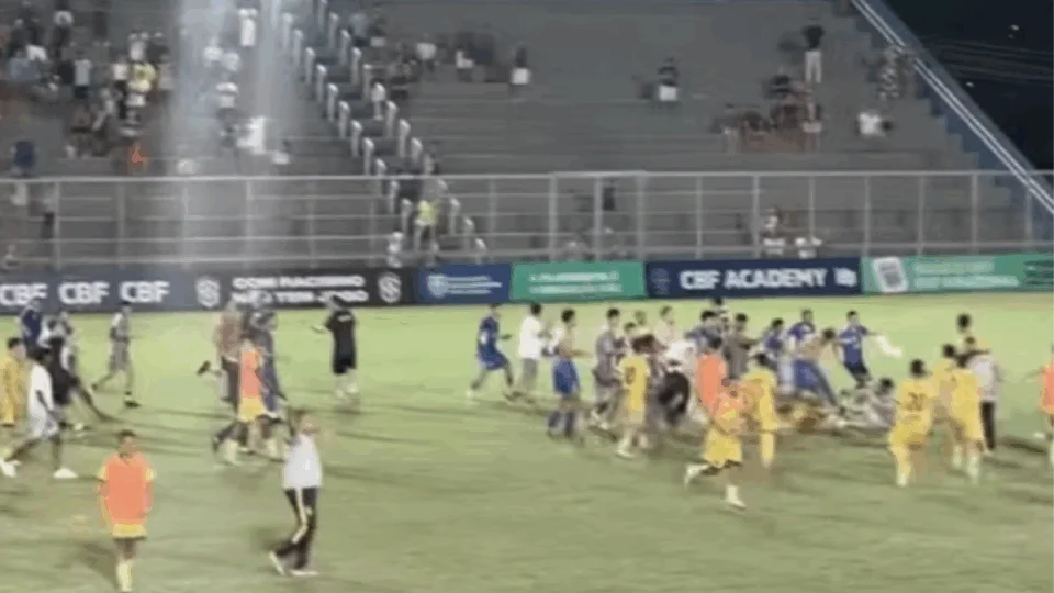 Final do Amazonense Sub-20 é marcada por invasão de campo e tumulto generalizado
