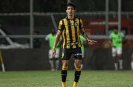 Amazonas FC: Iverton Sofre Lesão Grave e Desfalca a Equipe por Longo Período