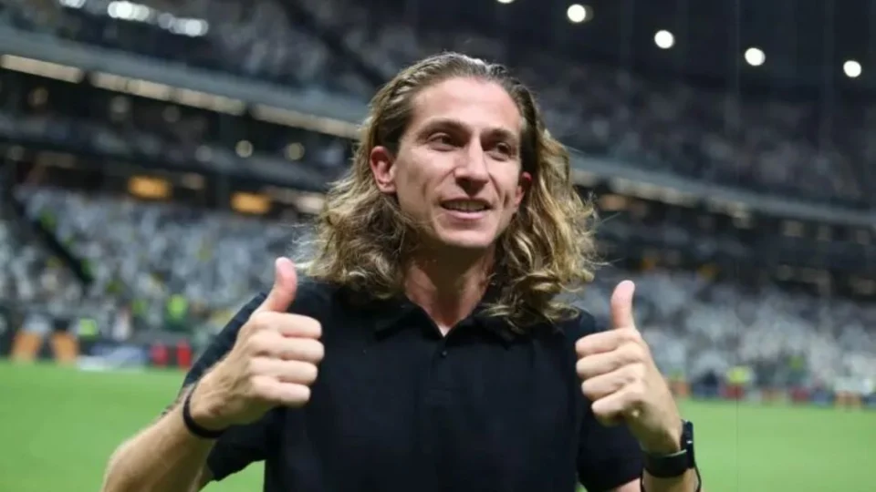 Filipe Luís chega a acordo com o Flamengo e renova contrato até 2027