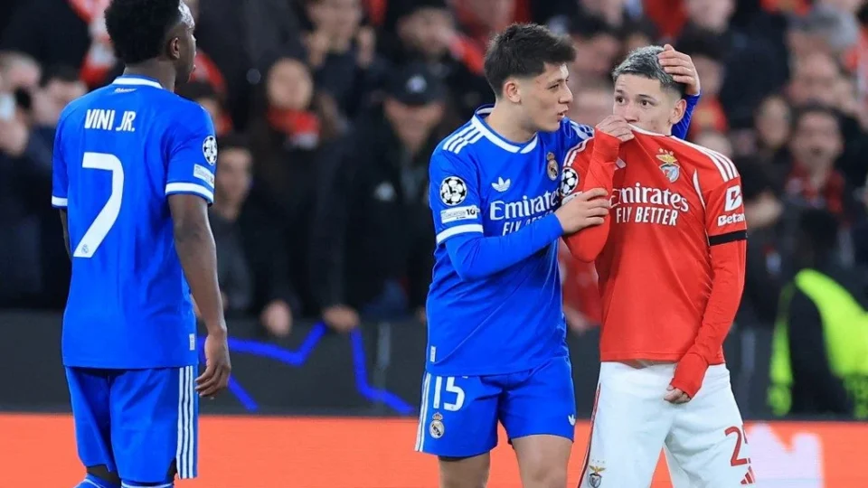 Real Madrid vence Benfica com gol de Vini Jr. em jogo marcado por denúncia de racismo