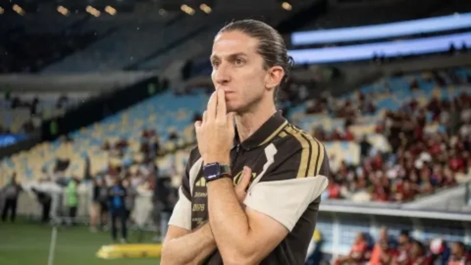 Flamengo demite Filipe Luís mesmo após goleada e anuncia novo comando técnico