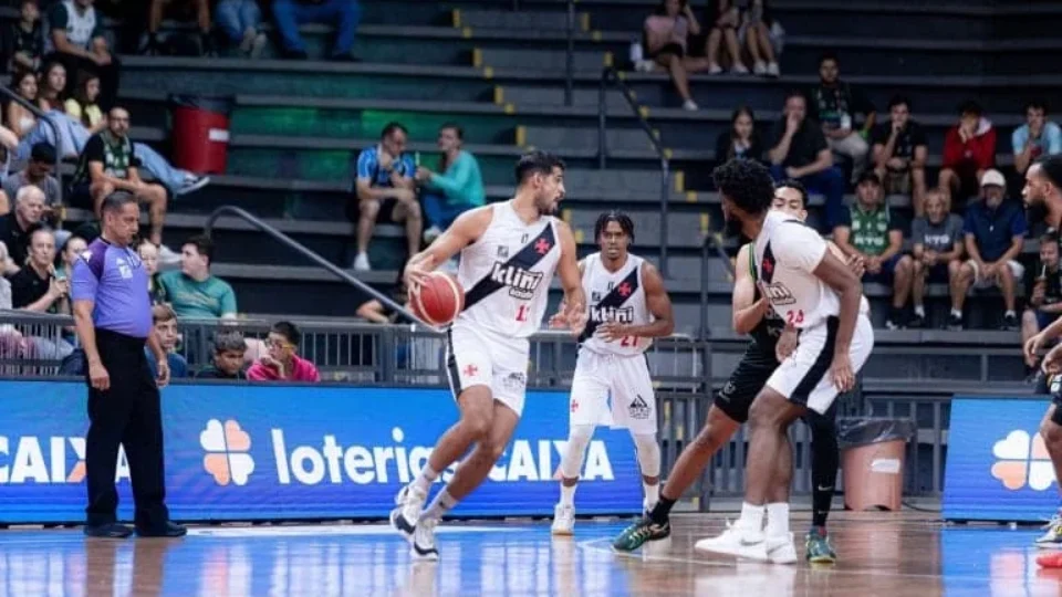 União Corinthians exibe quarta vitória consecutiva no NBB e afunda Vasco na lanterna
