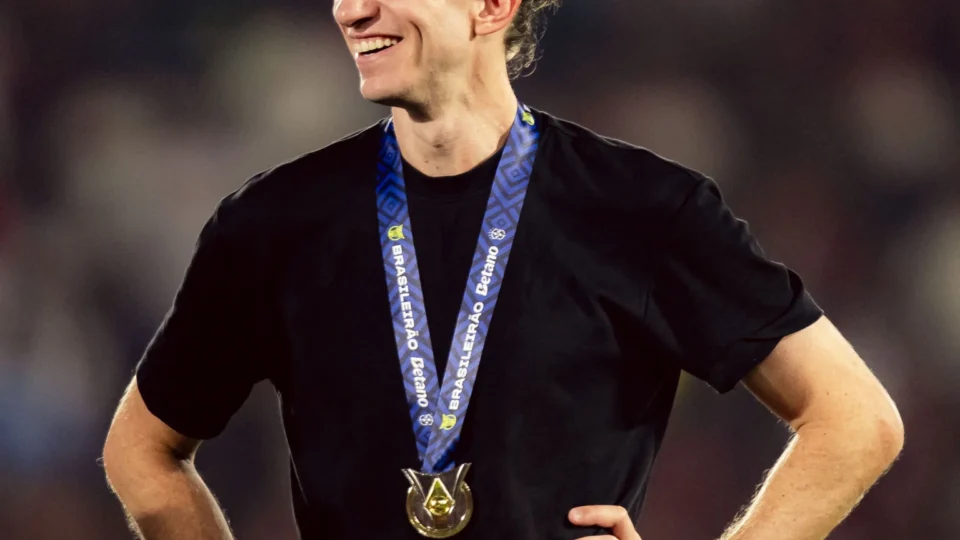 Filipe Luís entra na mira do Chelsea e aparece entre favoritos para assumir os Blues