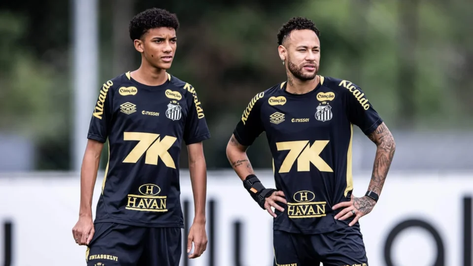 Neymar se envolve em confusão com Robinho Jr. durante treino do Santos