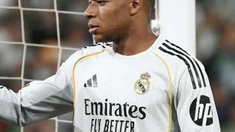 Mbappé vira problema no Real Madrid em meio a lesão e polêmicas fora de campo