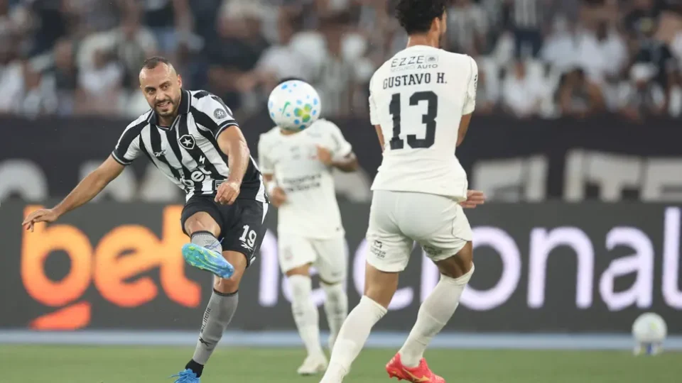 Botafogo vence o Corinthians com eficiência e volta a triunfar no Brasileirão