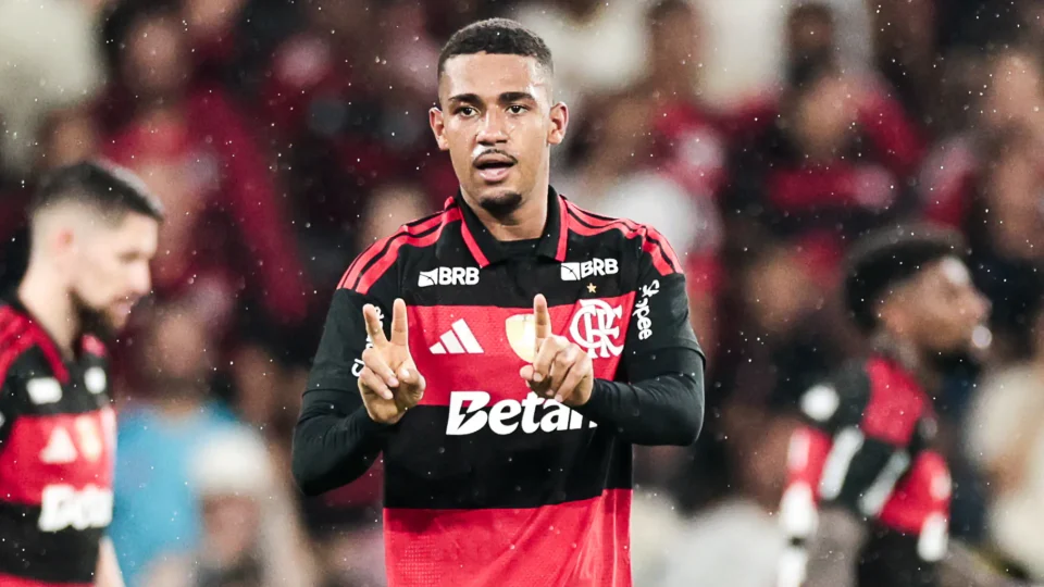 Flamengo vence o Coritiba no Maracanã e garante vice-liderança antes da Copa do Mundo