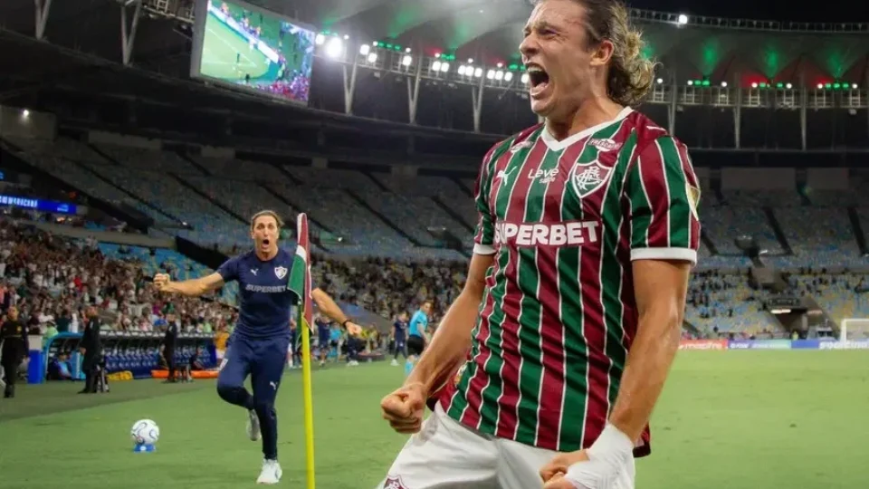 Fluminense supera tensão no Maracanã e garante vaga nas oitavas com ajuda argentina