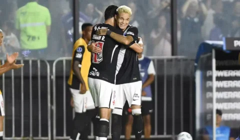 Vasco vence o Olimpia em São Januário e sai de lanterna à líder do grupo