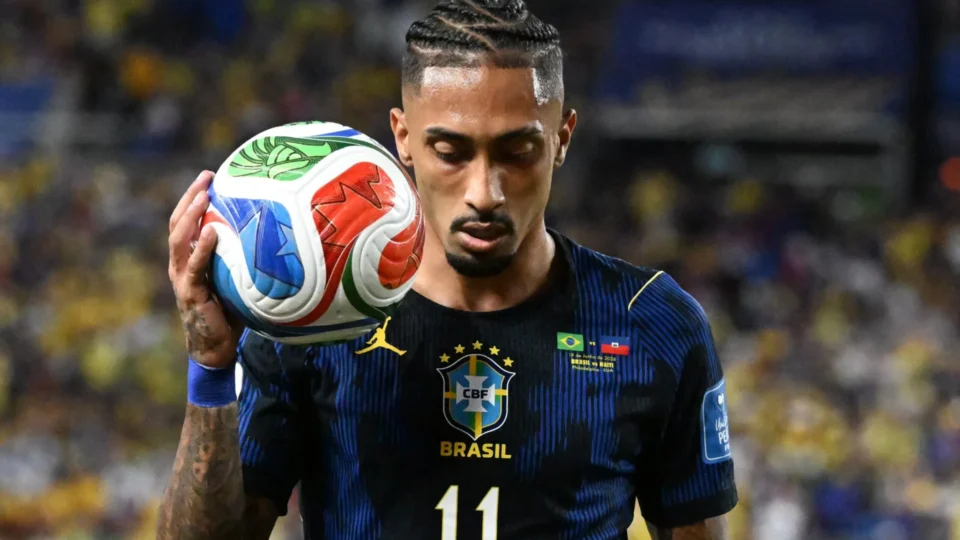 Raphinha tem lesão confirmada, desfalca Brasil, mas segue com esperança de voltar na Copa