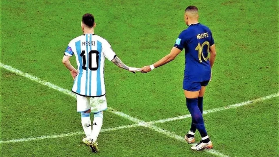 Messi quebra recordes em Copas do Mundo, mas Mbappé segue no encalço do argentino