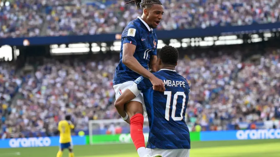 Mbappé e Olise brilham, França goleia Suécia e avança na Copa do Mundo