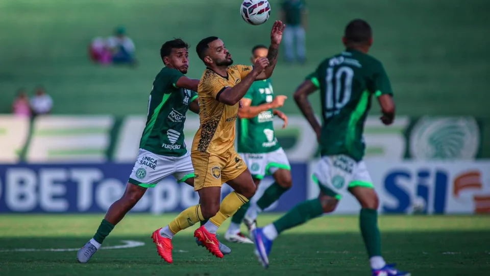 Amazonas sofre goleada para o Guarani e liga sinal de alerta na Série C