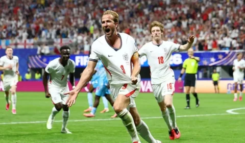 Inglaterra vence RD Congo com dois gols de Kane e garante vaga nas oitavas da Copa do Mundo