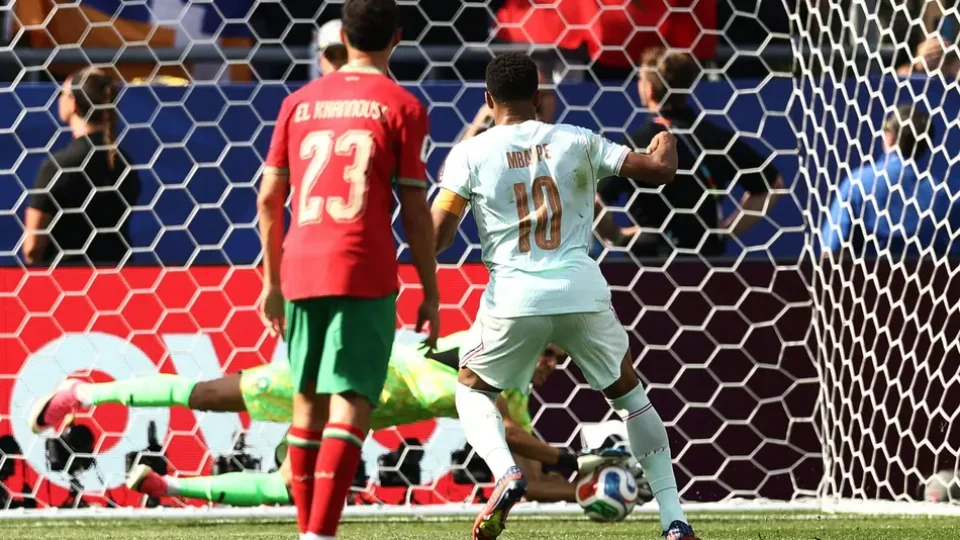 Mbappé decide, França vence Marrocos e está na semifinal da Copa do Mundo